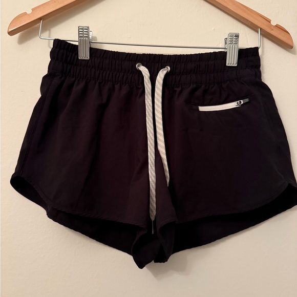 Vuori Black Shorts - Picture 2 of 5